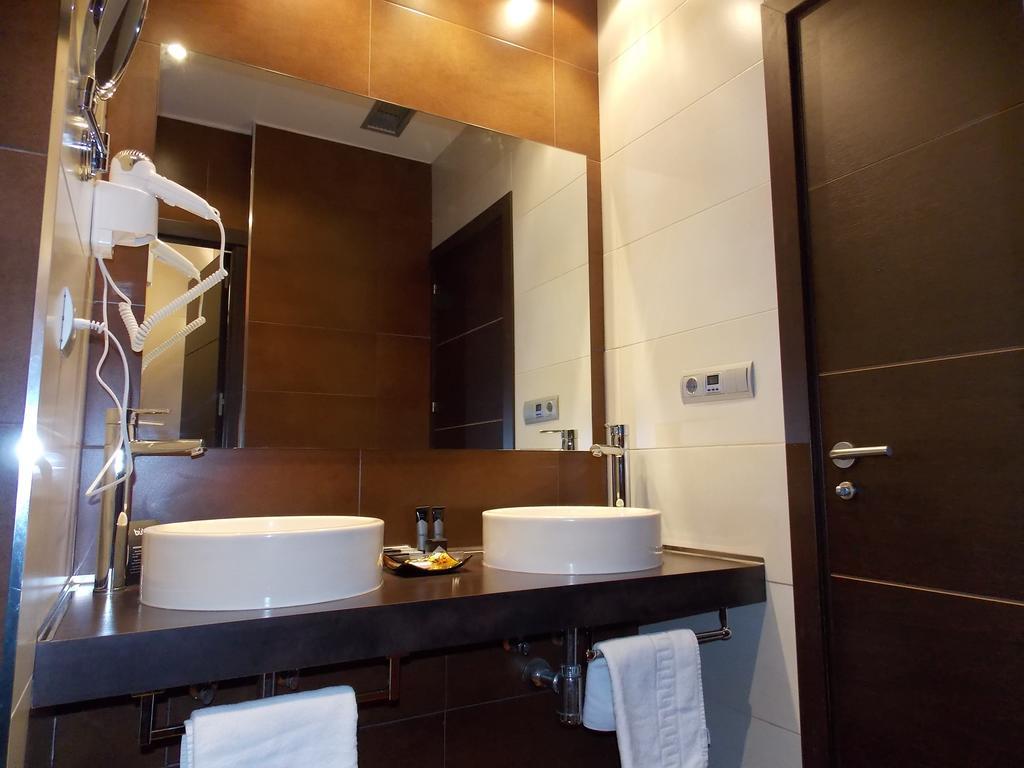 إل بويو دي جاكا Aparthotel Bubal الغرفة الصورة